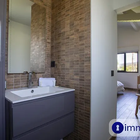 Air-conditioned With Pool And Garden Villa