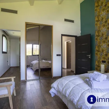 Air-conditioned With Pool And Garden