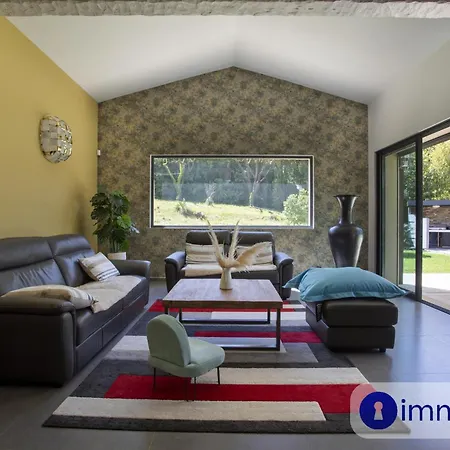 Villa Air-conditioned With Pool And Garden