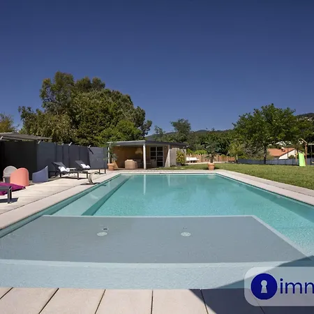 Air-conditioned With Pool And Garden