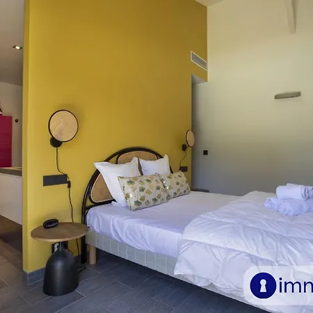 Air-conditioned With Pool And Garden 别墅 *