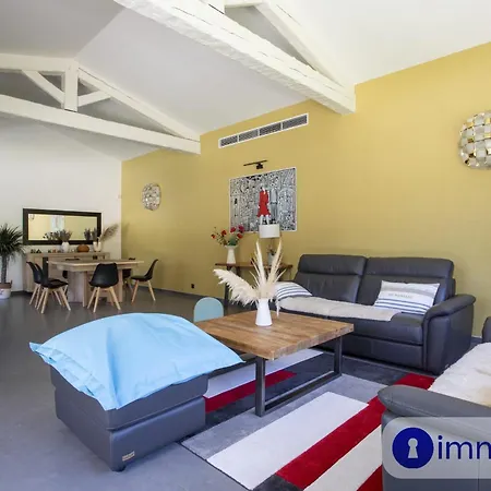 Air-conditioned With Pool And Garden