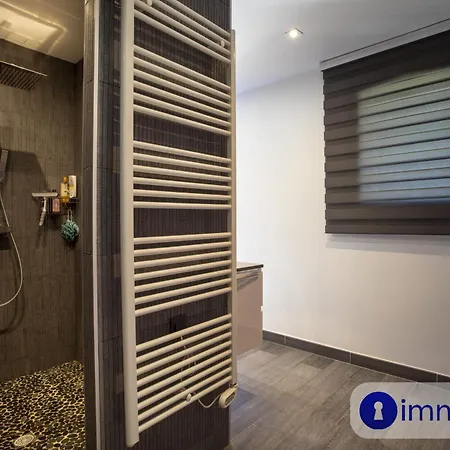 Air-conditioned With Pool And Garden *