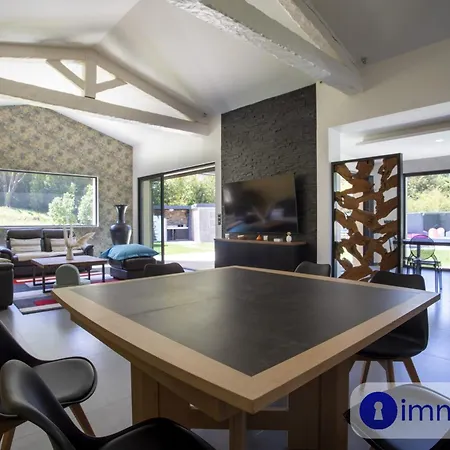 别墅 Air-conditioned With Pool And Garden